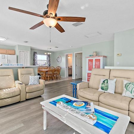 Surfside Paradise Retreat - 3Br And 2Ba Duplex, Grill, Dog Friendly - Close To The Beach! เมลเบิร์น ภายนอก รูปภาพ