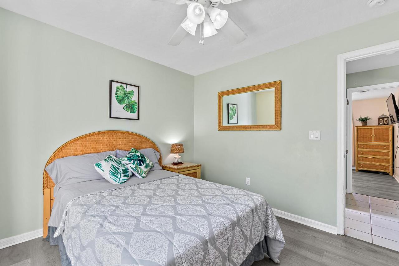 Surfside Paradise Retreat - 3Br And 2Ba Duplex, Grill, Dog Friendly - Close To The Beach! เมลเบิร์น ภายนอก รูปภาพ
