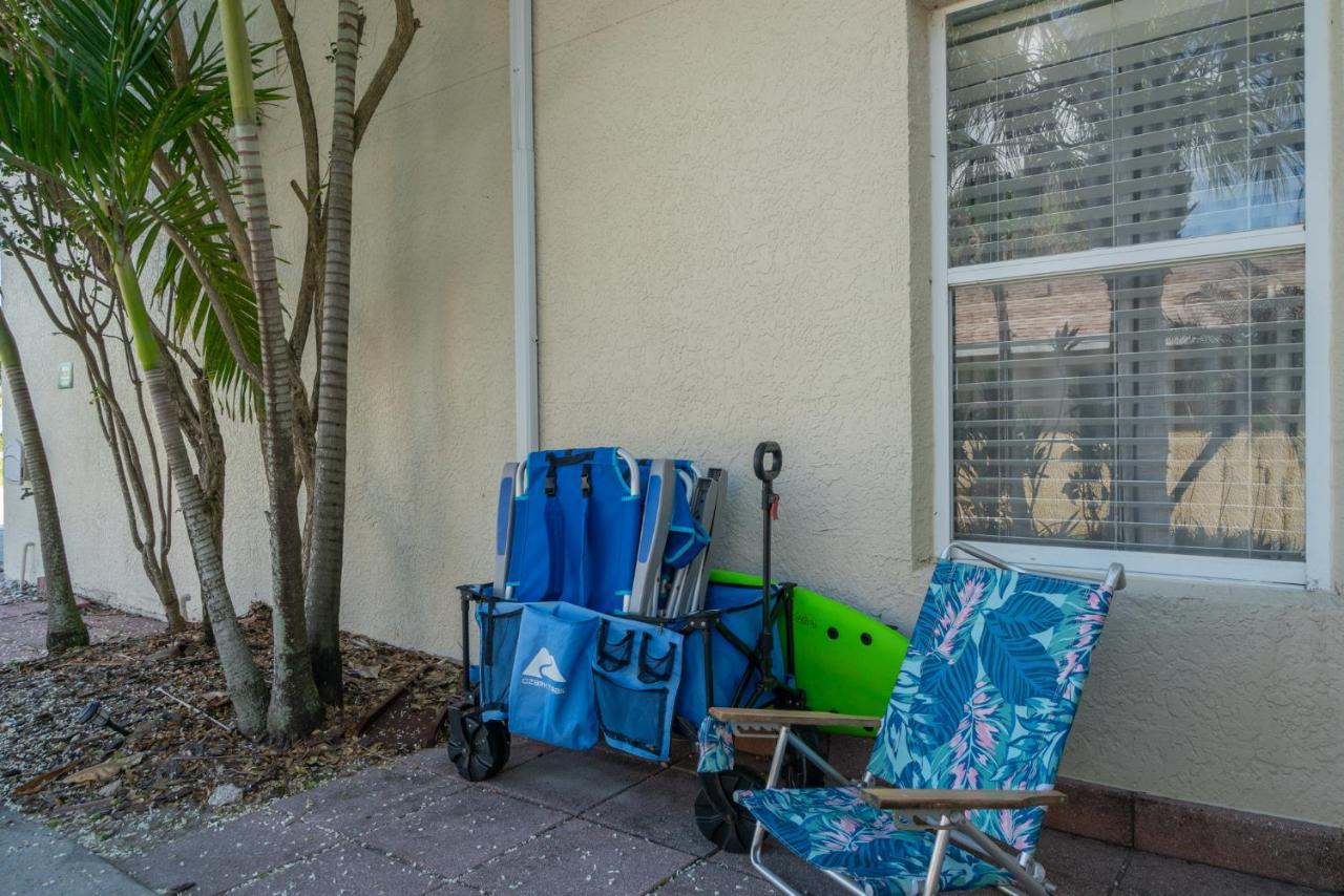 Surfside Paradise Retreat - 3Br And 2Ba Duplex, Grill, Dog Friendly - Close To The Beach! เมลเบิร์น ภายนอก รูปภาพ